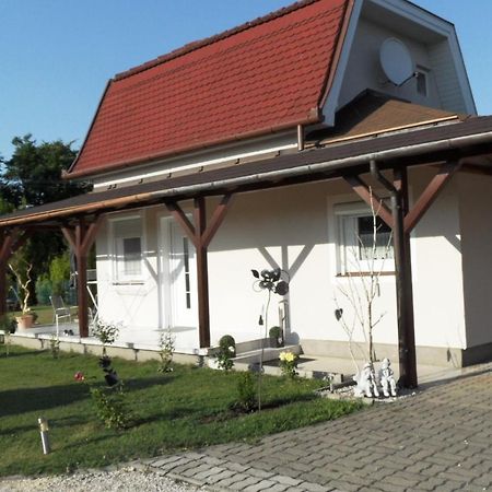 Ferienhaus Am Plattensee Balatonmáriafürdő Zewnętrze zdjęcie