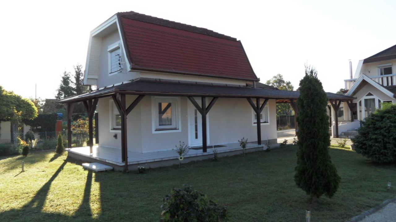 Ferienhaus Am Plattensee Balatonmáriafürdő Zewnętrze zdjęcie
