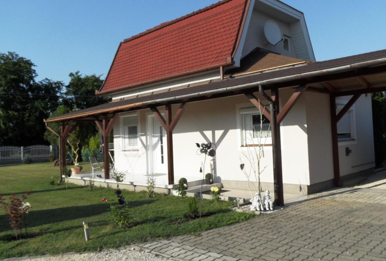 Ferienhaus Am Plattensee Balatonmáriafürdő Zewnętrze zdjęcie