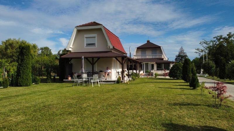Ferienhaus Am Plattensee Balatonmáriafürdő Zewnętrze zdjęcie