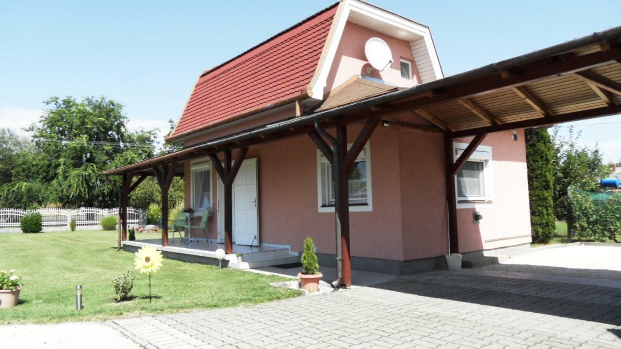 Ferienhaus Am Plattensee Balatonmáriafürdő Zewnętrze zdjęcie
