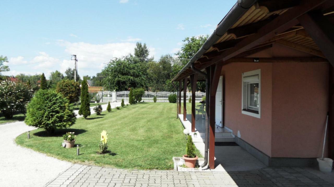 Ferienhaus Am Plattensee Balatonmáriafürdő Zewnętrze zdjęcie