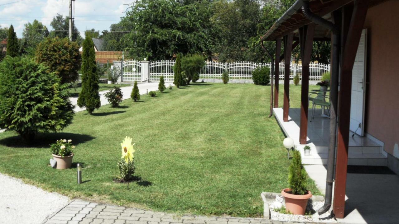 Ferienhaus Am Plattensee Balatonmáriafürdő Zewnętrze zdjęcie